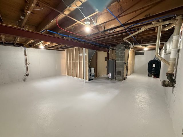 53 Bridge St, Raynham, MA 02767