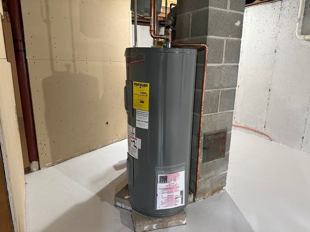 53 Bridge St, Raynham, MA 02767