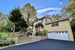 8 Briarfield Drive, Great Neck, NY 11020
