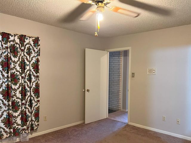 401 Oakhill Drive, Conroe, TX 77304