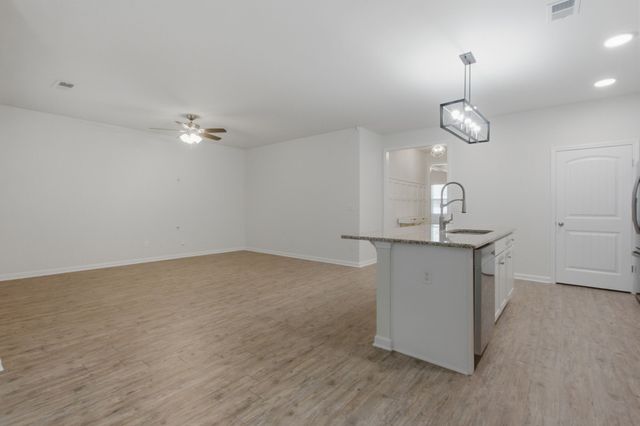 716 Prominence Rd, Columbia, TN 38401