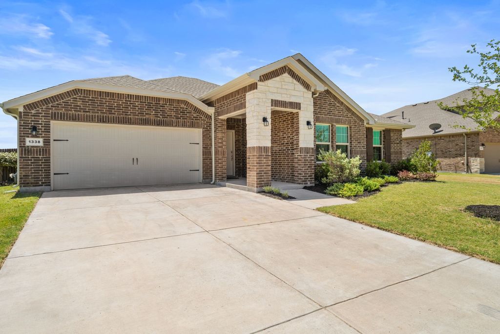 1338 Rolling Meadows Drive, Cedar Hill, TX 75104 — exterior