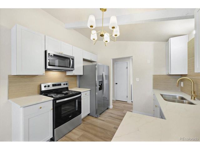 10 Juneau Pl, Longmont, CO 80504