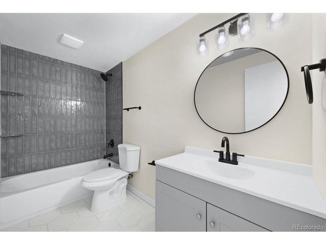 10 Juneau Pl, Longmont, CO 80504