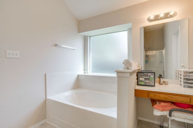 3004 Stroll Drive, Granbury, TX 76049