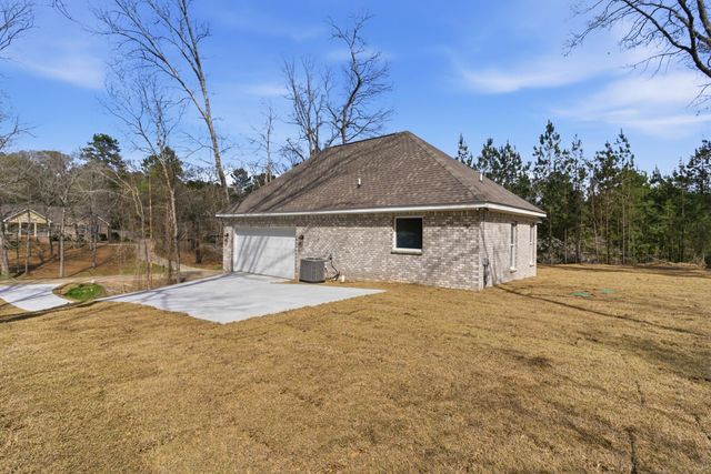 14 Shawnee Ln., Hattiesburg, MS 39402