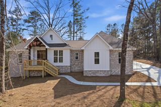 14 Shawnee Ln., Hattiesburg, MS 39402