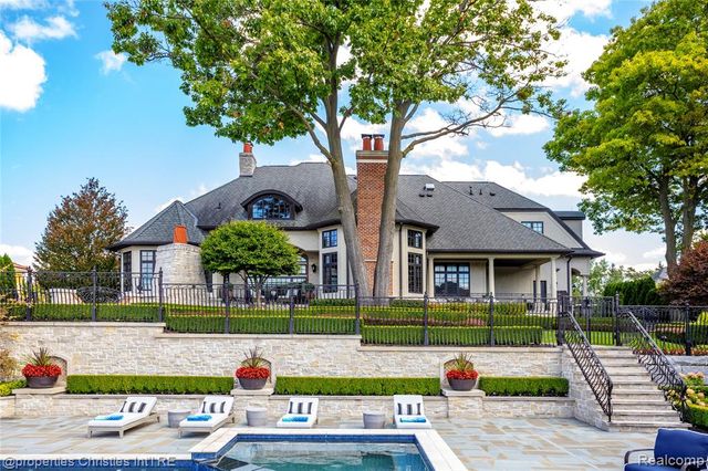 18939 Bella Vista Court, Northville, MI 48168