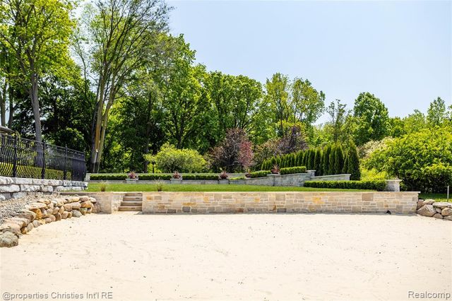 18939 Bella Vista Court, Northville, MI 48168