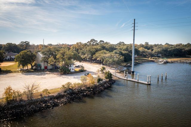 330 Riverland Drive, Charleston, SC 29412