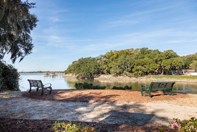 330 Riverland Drive, Charleston, SC 29412