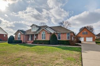 8 Brown Creek Dr, Fayetteville, TN 37334