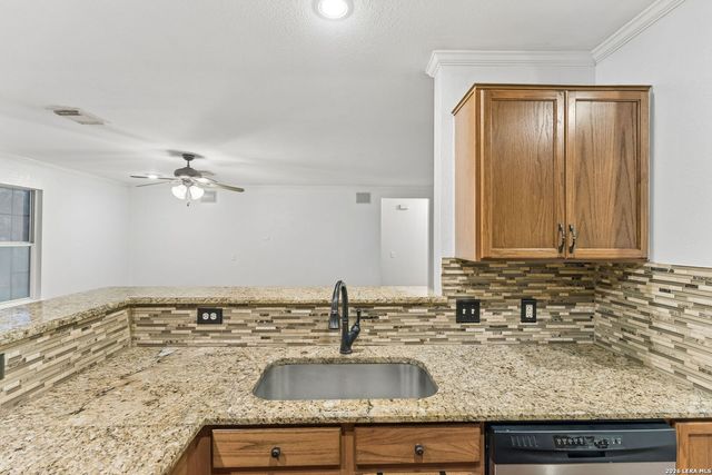 1637 Rolling Brook Ln, Schertz, TX 78154