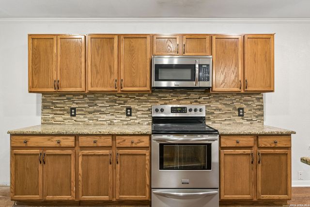 1637 Rolling Brook Ln, Schertz, TX 78154