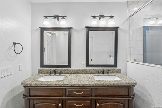 1637 Rolling Brook Ln, Schertz, TX 78154