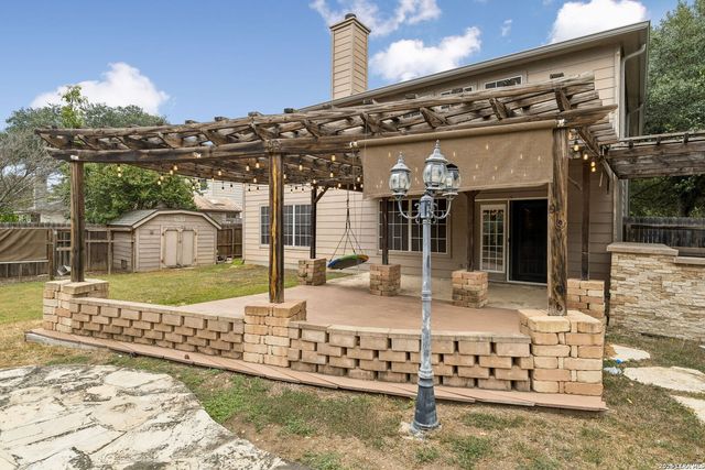 1637 Rolling Brook Ln, Schertz, TX 78154