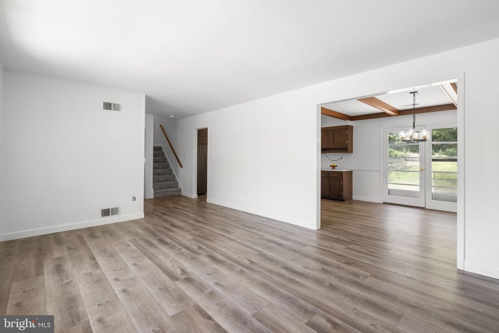 Image 10 of property listing at 12316 PRETORIA DR, Silver Spring, MD 20904