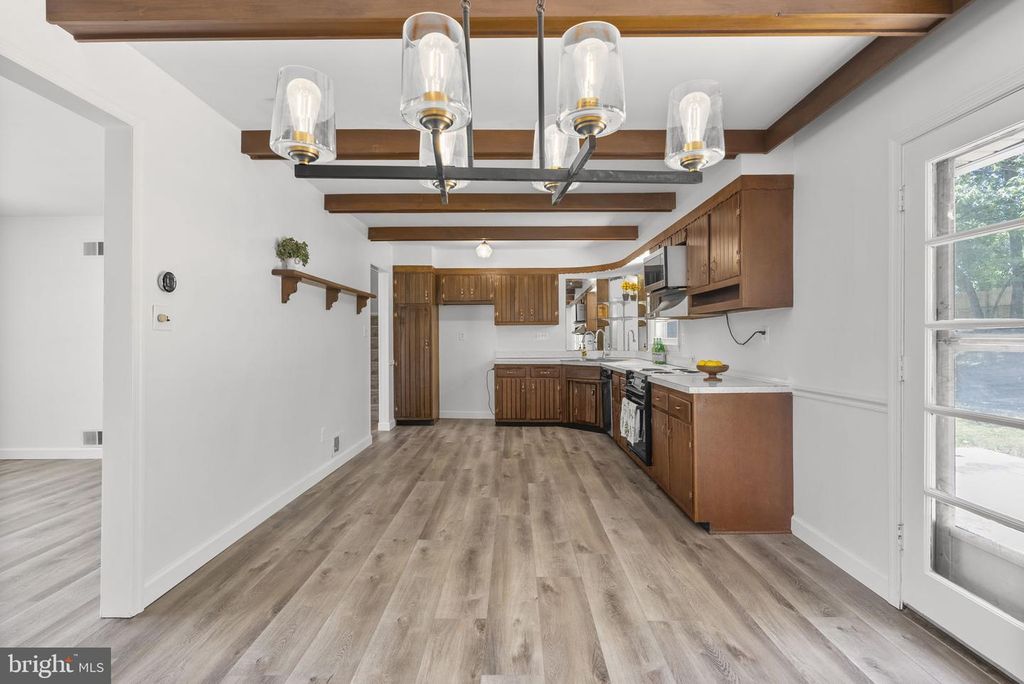 Image 13 of property listing at 12316 PRETORIA DR, Silver Spring, MD 20904