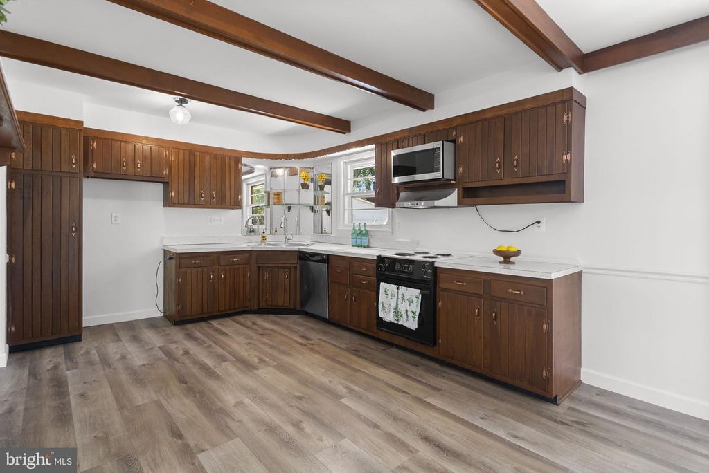 Image 15 of property listing at 12316 PRETORIA DR, Silver Spring, MD 20904
