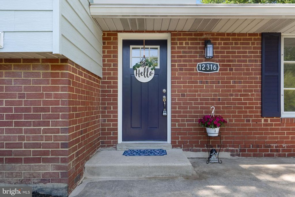 Image 2 of property listing at 12316 PRETORIA DR, Silver Spring, MD 20904