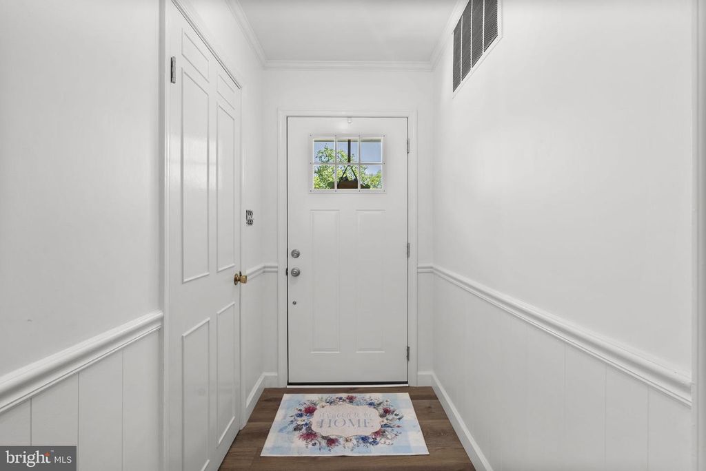 Image 3 of property listing at 12316 PRETORIA DR, Silver Spring, MD 20904