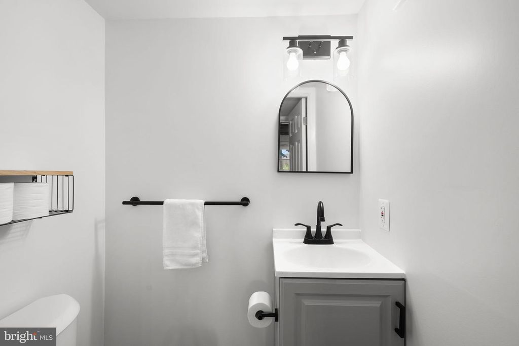 Image 37 of property listing at 12316 PRETORIA DR, Silver Spring, MD 20904