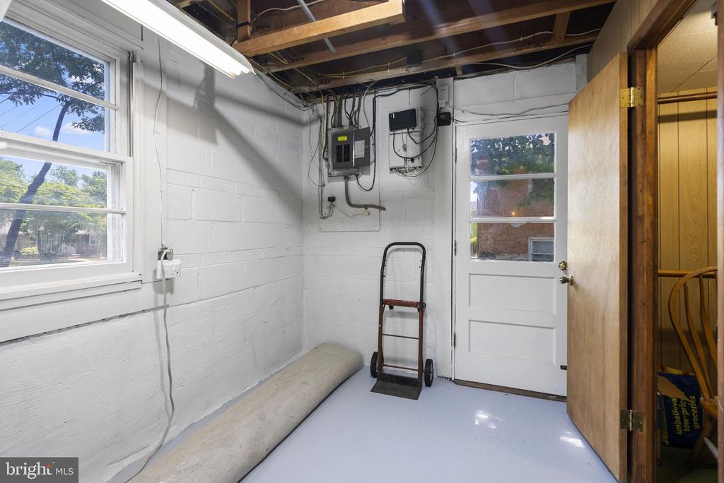 Image 39 of property listing at 12316 PRETORIA DR, Silver Spring, MD 20904