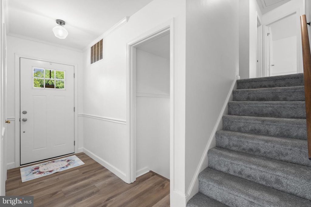 Image 4 of property listing at 12316 PRETORIA DR, Silver Spring, MD 20904