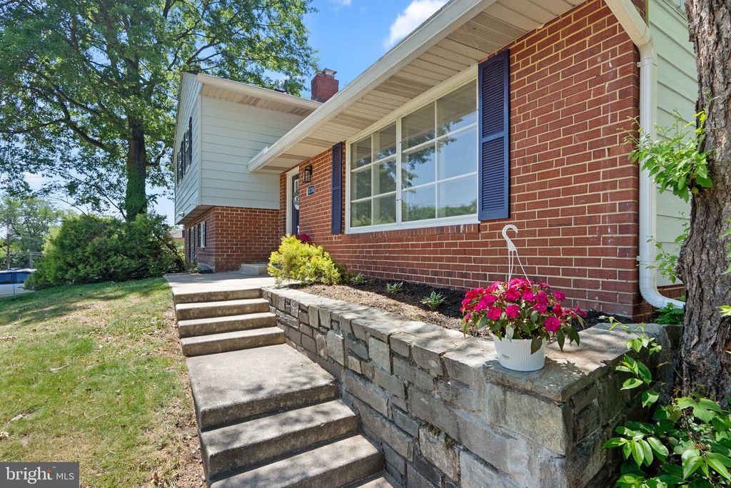 Image 44 of property listing at 12316 PRETORIA DR, Silver Spring, MD 20904