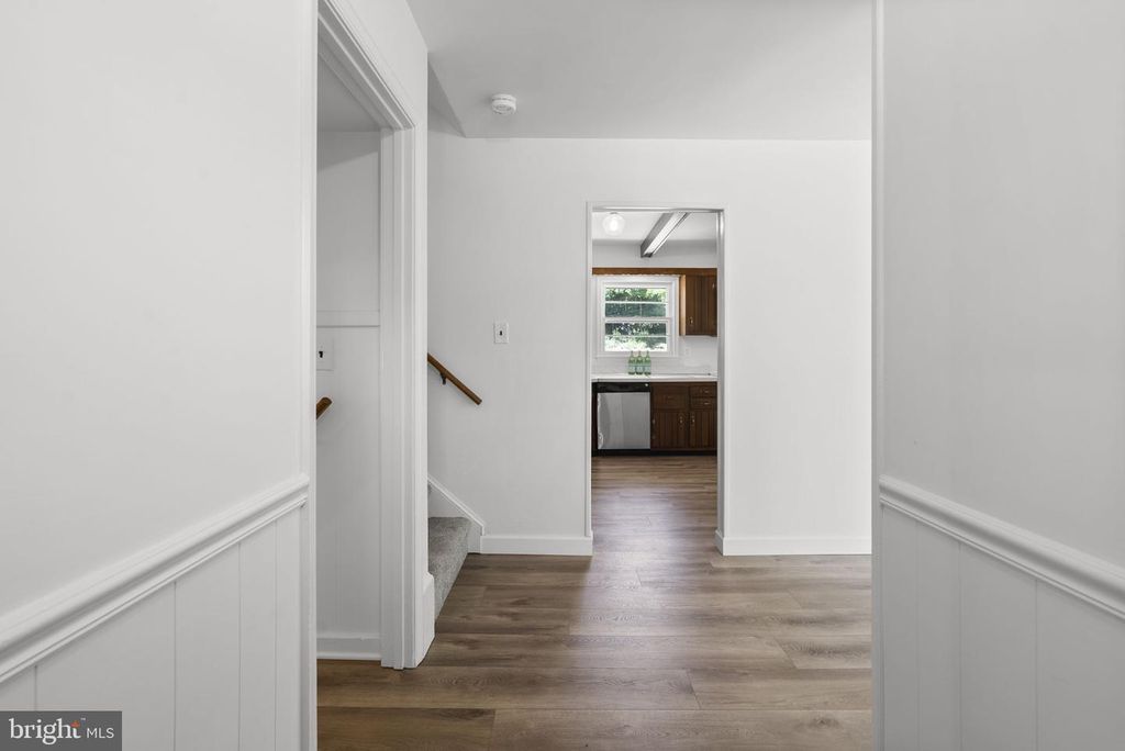 Image 5 of property listing at 12316 PRETORIA DR, Silver Spring, MD 20904
