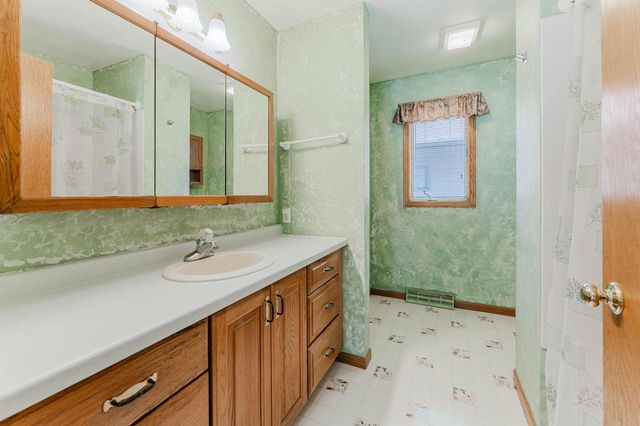 N2804 COUNTY ROAD Y, Clintonville, WI 54929