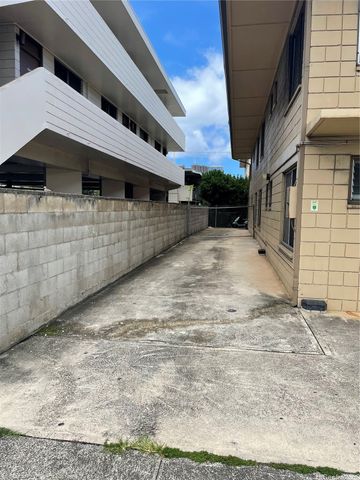 1249 Matlock Avenue B, Honolulu, HI 96814