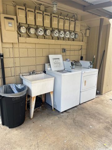 1249 Matlock Avenue B, Honolulu, HI 96814