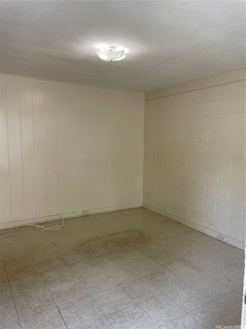 1249 Matlock Avenue B, Honolulu, HI 96814