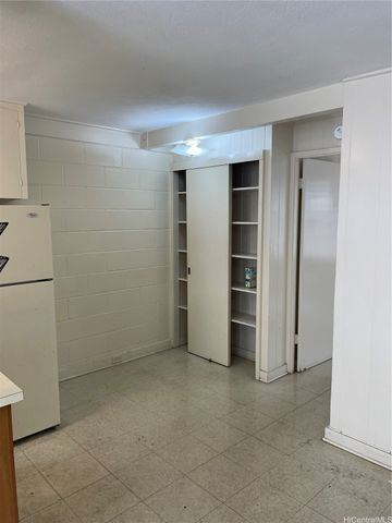 1249 Matlock Avenue B, Honolulu, HI 96814