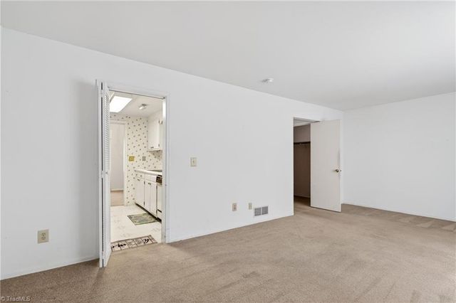 2962 Saint Marks Road E, Winston-salem, NC 27103