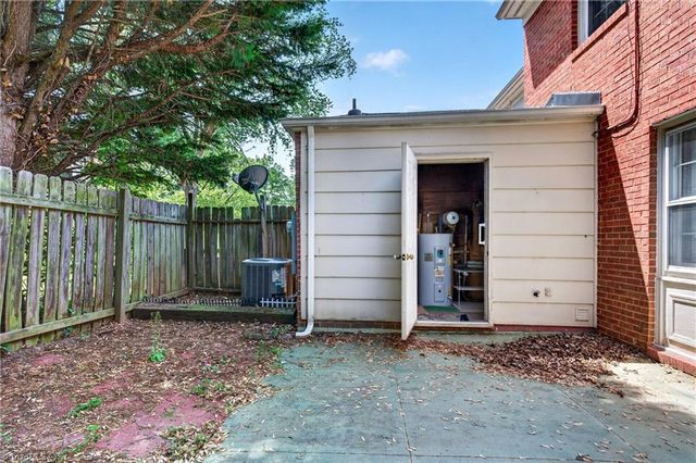 2962 Saint Marks Road E, Winston-salem, NC 27103