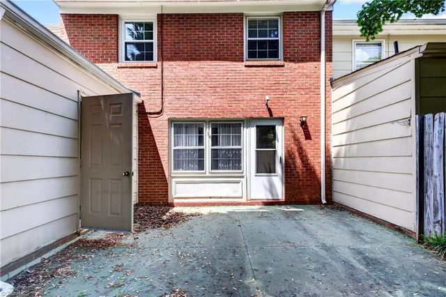 2962 Saint Marks Road E, Winston-salem, NC 27103