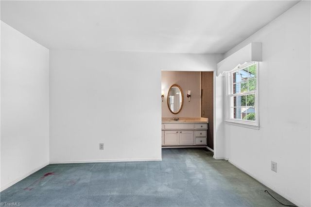 2962 Saint Marks Road E, Winston-salem, NC 27103