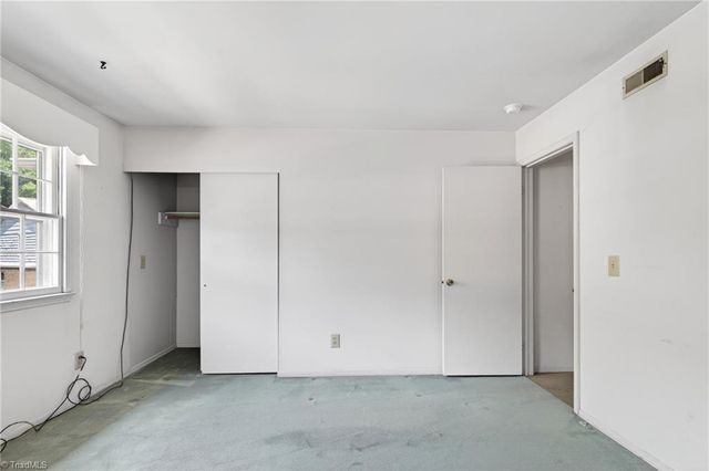 2962 Saint Marks Road E, Winston-salem, NC 27103