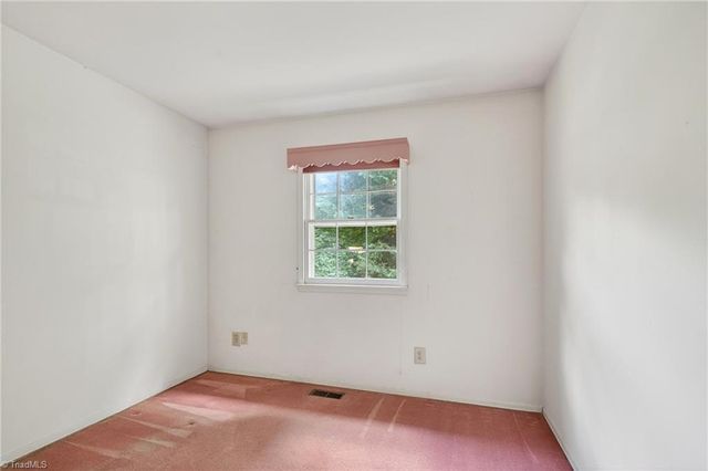 2962 Saint Marks Road E, Winston-salem, NC 27103