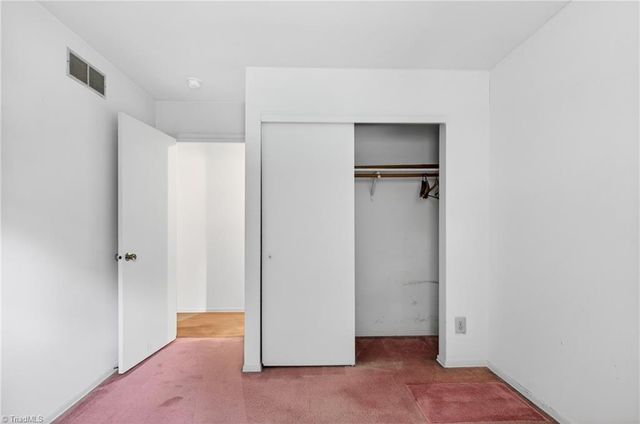 2962 Saint Marks Road E, Winston-salem, NC 27103