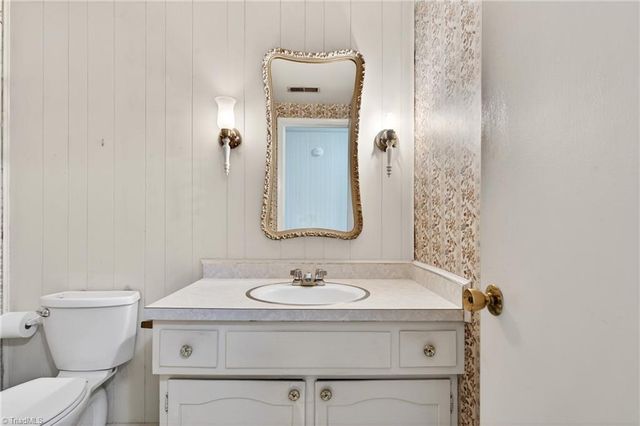 2962 Saint Marks Road E, Winston-salem, NC 27103