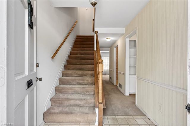 2962 Saint Marks Road E, Winston-salem, NC 27103