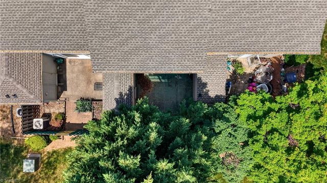 2962 Saint Marks Road E, Winston-salem, NC 27103
