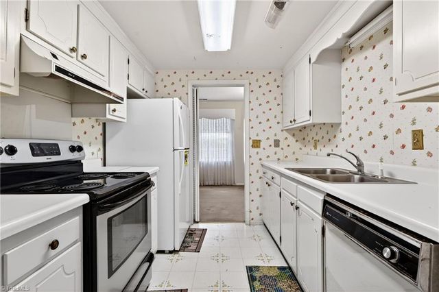 2962 Saint Marks Road E, Winston-salem, NC 27103