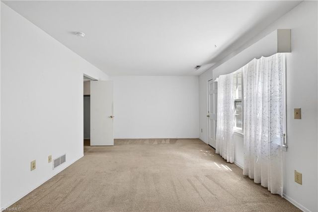 2962 Saint Marks Road E, Winston-salem, NC 27103