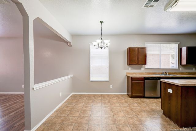 911 Rustic light, San Antonio, TX 78260