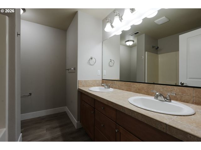 4711 E MASTERS Dr, Newberg, OR 97132