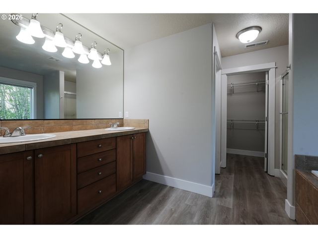 4711 E MASTERS Dr, Newberg, OR 97132
